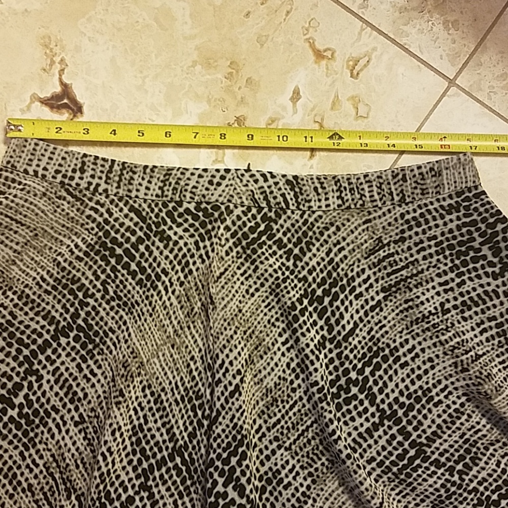 NWOT Calvin Klein skirt w/mini-giraffe-type print - Picture 5 of 5